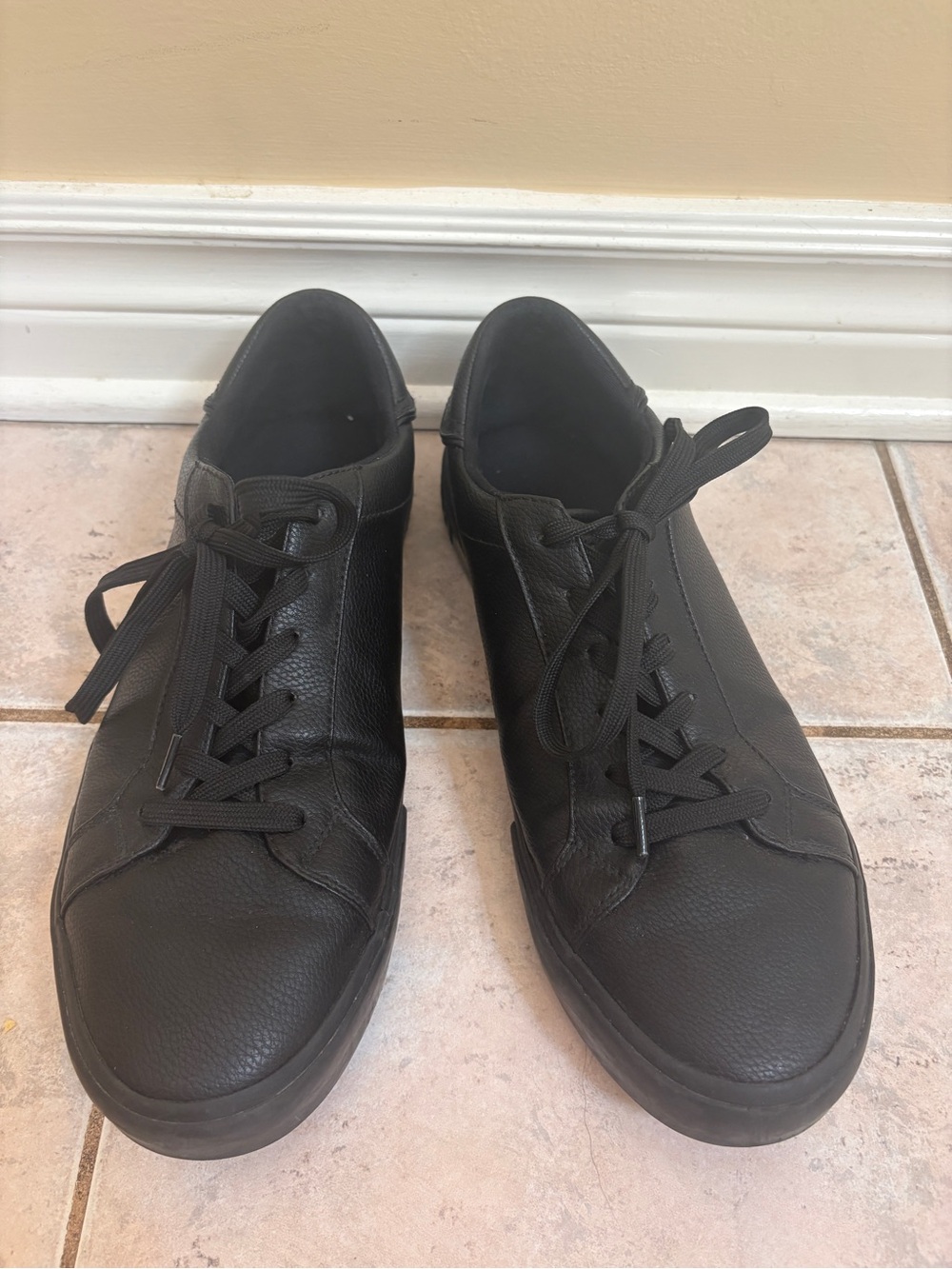 Calvin Klein Men's Reon Black Leather Sneakers - Size 11 (Like New)